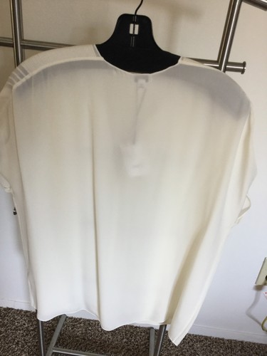 Top de seda plisada VINCE pintuck blanco pequeño original $295 - Imagen 5 de 8