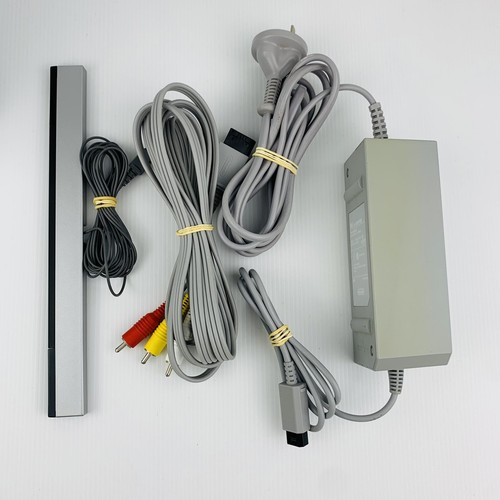 Nintendo Wii Console Bundle 2 Controller 2 Nunchuk RVL-001 PAL Wii Sports/Play - Picture 5 of 7