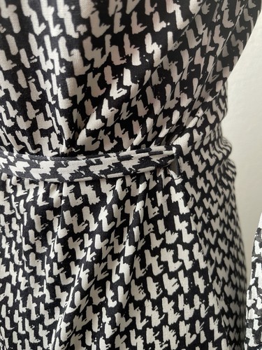 DVF Diane von Furstenberg Sigourney in Tweed Dash Black 100% Silk Wrap Dress 6 - Picture 8 of 17