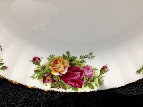 Royal Albert “OLD COUNTRY ROSES ” Cake Plate - 1st Quality. - Picture 5 of 10