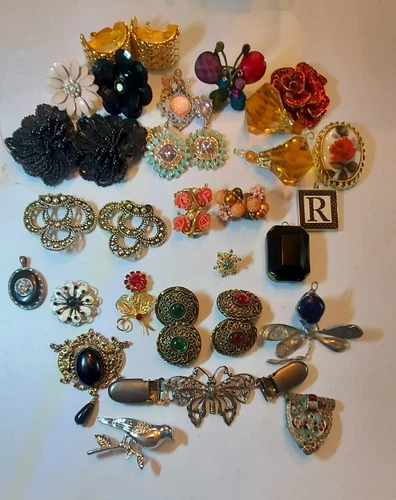 Lot of Vintage Rhinestone, Costume, Estate, Earrings, Brooches, Jewelry 1 LB