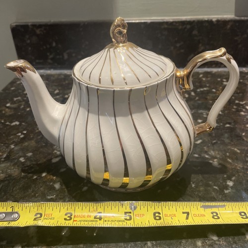 Vintage Sadler Mini Teapot with Lid #2737 - Picture 2 of 6