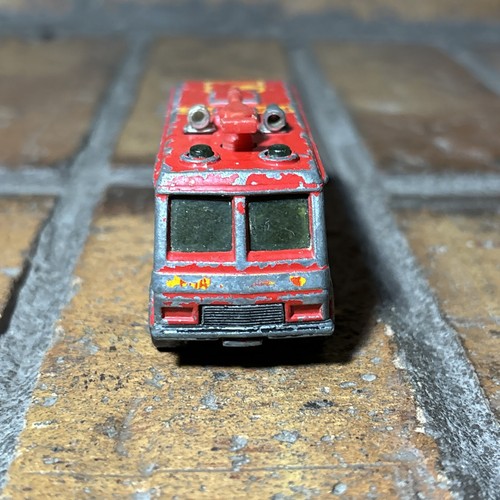 VTG ✅ Matchbox 1980 Command Vehicle 1:64 Red Metro Airport Foam Diecast ✅Toy Car - Picture 5 of 8
