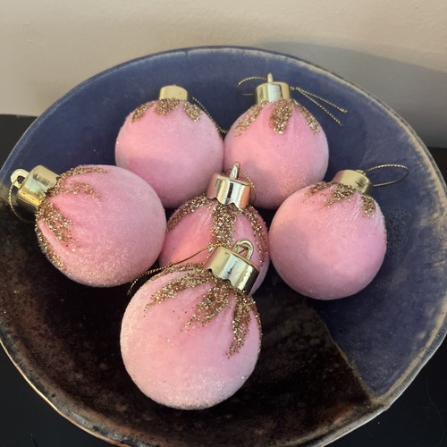 Weihnachtskugel rosa beflockt Samt Retro Stil Ornamente Gold Glitzer 6er Set - Bild 1 von 3