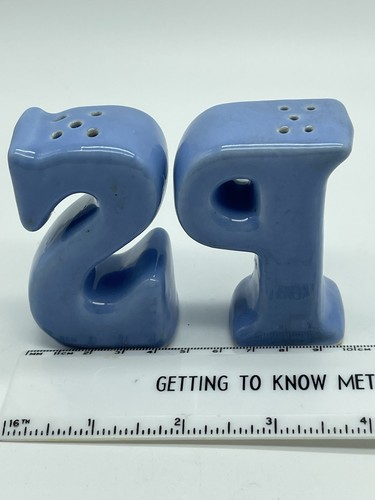 Vintage 1950s unbranded blue letter S And P salt and pepper shakers - Picture 12 of 14