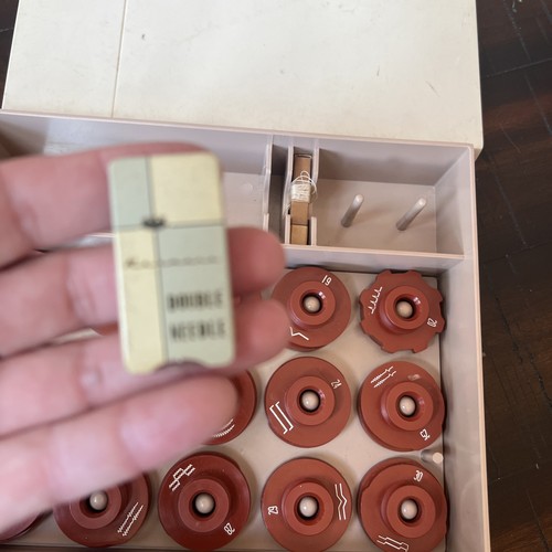 Sears Kenmore Zierstich Nocken, im Originalkarton -- 30 "D" Nocken - Bild 5 von 6