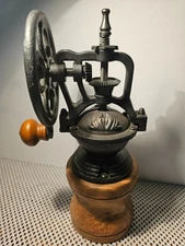 ANTIQUE STYLE MANUAL COFFEE GRINDER CAST IRON AND WOOD BASE