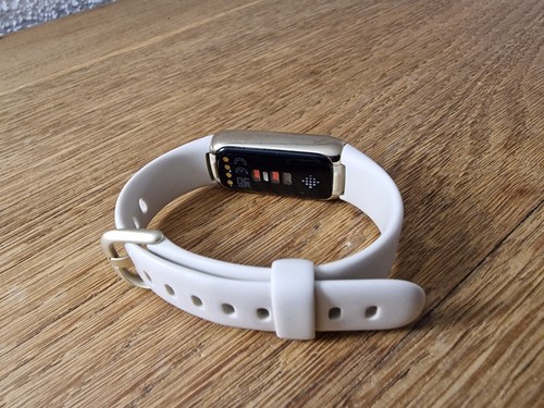 Fitbit Luxe Gold / Weiß Smartwatch, Fitnesstracker, Tracker, gebraucht - Bild 5 von 9