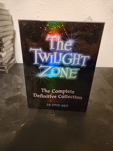 The Twilight Zone: The Complete Definitive Collection  SEALED NEW (28 DVD Set) - Foto 7 di 7