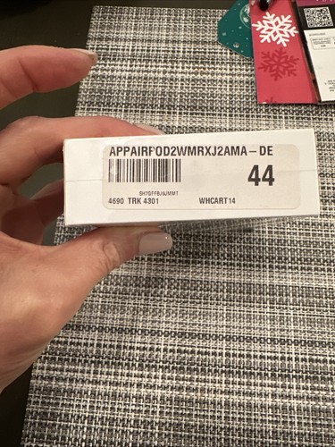 *BRAND NEW* Apple Airpods 2nd Generation With White Charging Case - Picture 4 of 4