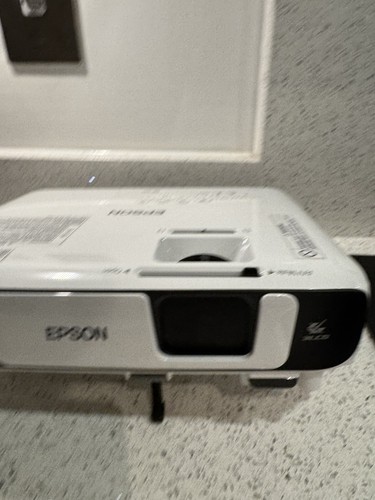 Epson EB-S41 3,300 Lumen Home Cinema Projector HDMI 23 Hours Used Remote - Picture 6 of 21