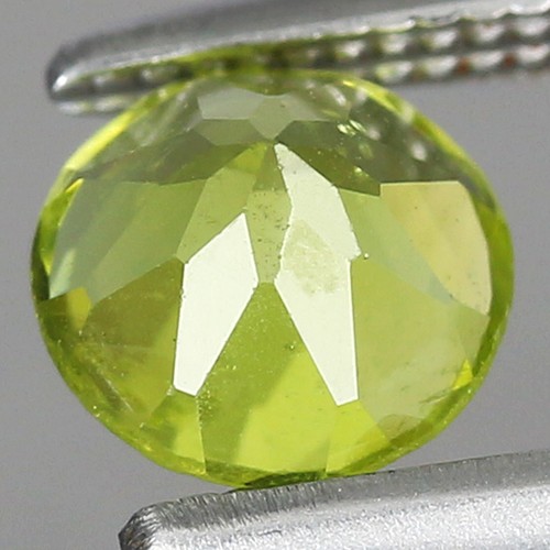 0.56ct t.w 5.1x5.1mm Round Natural Green Peridot Gemstone, Myanmar - Picture 2 of 4