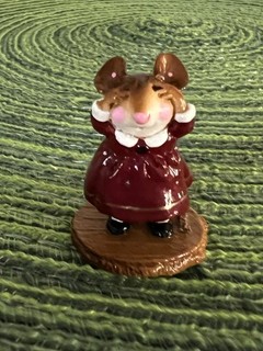 Wee Forest Folk M 276 No Peeking Burgundy Christmas WP 2002 MINT Retired No Box