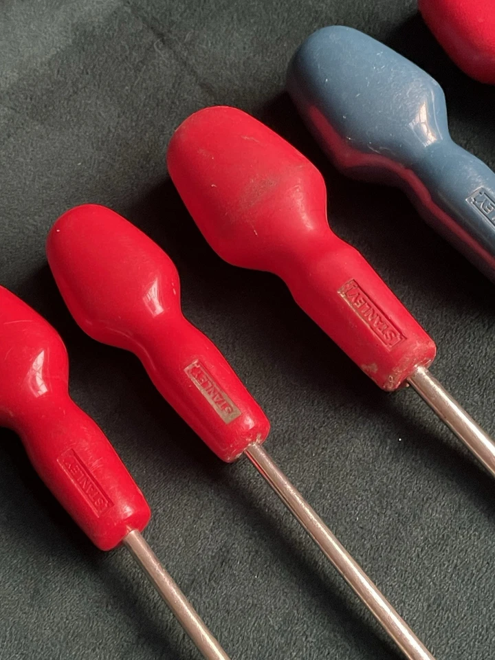 5 Vintage Stanley Screwdrivers Red & Blue Old Hand Tools B9 - Image 2 of 4