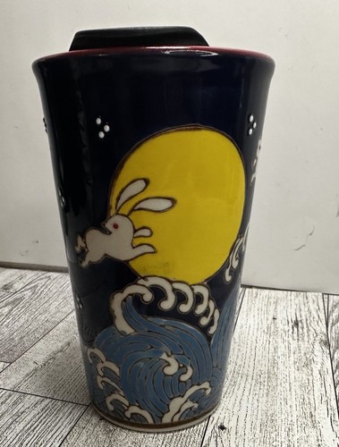 6" großer Keramik Reisebecher "Bunny Wave" 16 Unzen Hasen springen über den Mond NEU - Bild 2 von 10