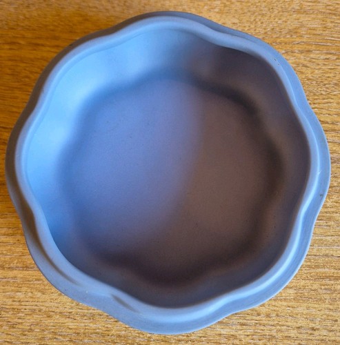 VINTAGE WEDGWOOD BLUE JASPERWARE LARGE SCALLOPED LIDDED TRINKET BOX - Picture 3 of 11