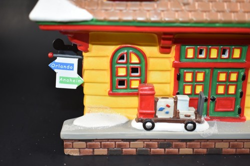 DEPT 56 DISNEY VILLAGE MICKEY'S TRAIN STATION LIT FIGURE CHRISTMAS LIGHTS UP - Picture 9 of 13