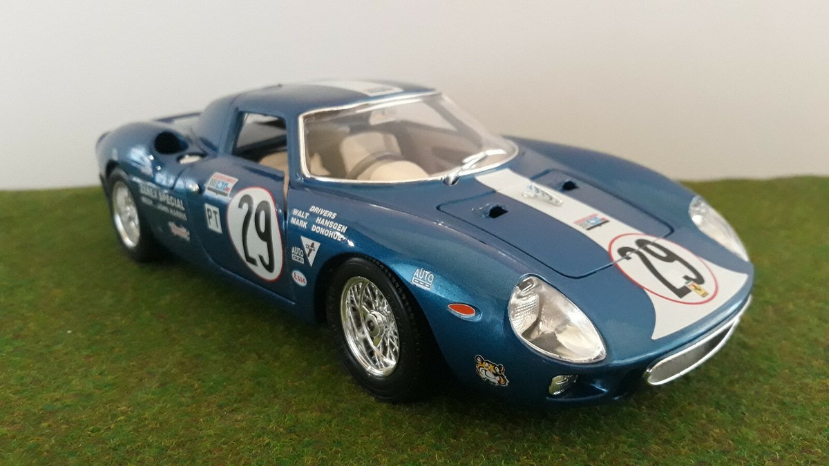 FERRARI 250 LM 1965 # 29 SEBRING bleu 1/18 BURAGO 3333