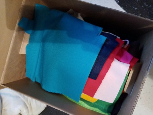 LOT OF 3 POUNDS FELT SCRAPS FOR CRAFTS, WEAVING - 第 2/2 張圖片