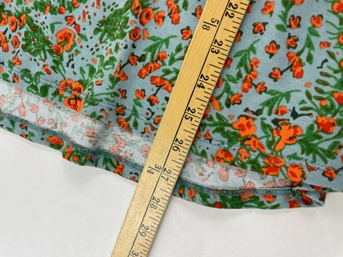 LuLaRoe T-Shirt Women's Size Medium Green Red Floral Short Sleeve Round Neck Tee - Picture 6 of 8