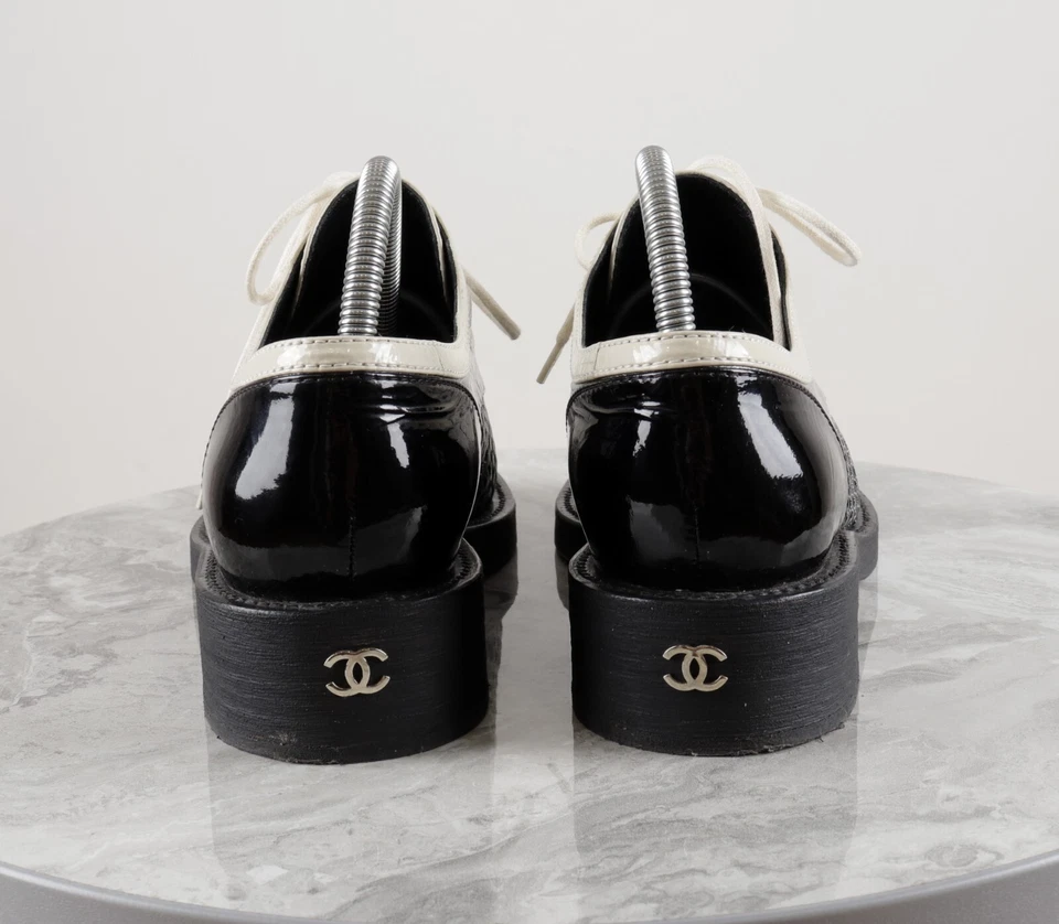 Кроссовки Derby Brogue CHANEL CC с логотипом размер 38 C черные серебристые кожа на шнуровке - Изображение 2 из 4