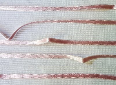 5m uraltes REINES SEIDEN Silk SATIN Band doppelseitig 4mm um 1920 Nr.11 Antik