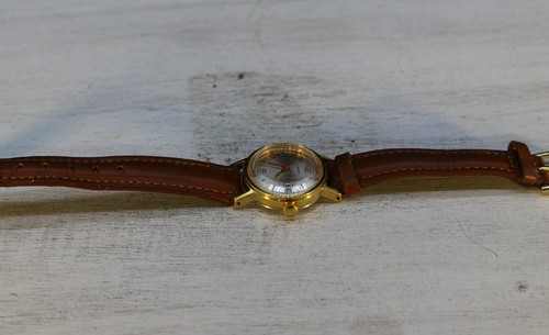Timex Women's Watch. Classic style, iridescent face. Red Second Hand - Picture 11 of 13