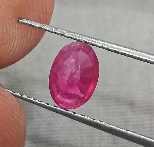 GSI Certified 0.97ct Mozambique Red Ruby, Natural Untreated Gemstone - Picture 4 of 8