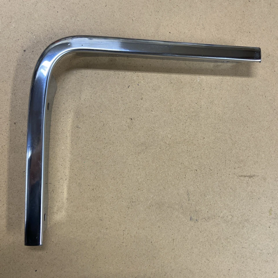 Moldura guardabarros delantero derecho Buick Sylark Special Deluxe GS 1968-1969 1394248 Foto 3 de 4