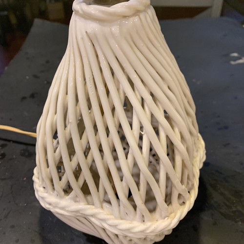 Vintage Italian White Basket Weave Lamp - Picture 3 of 6