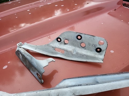 2001 - 05 BUICK LESABRE FRONT PASSENGER & DRIVER SIDE HOOD HINGE SUPPORT SET OEM - Picture 3 of 6