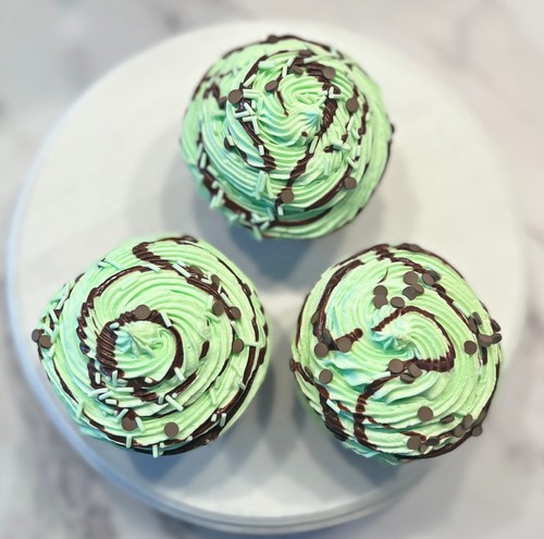 Cupcake falso como nuevo verde comida artificial cupcake como nuevo cupcake - Imagen 6 de 8