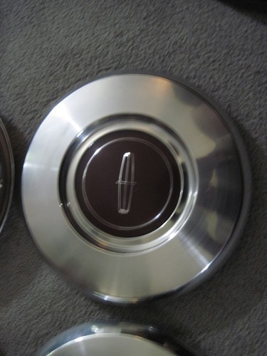 Set of 4/ 1982 1987 LINCOLN TOWN CAR CONTINENTAL MARK HUBCAP CENTER BILL BLASS - Picture 5 of 7
