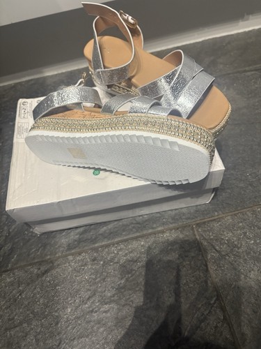 Ladies Shoes - Picture 2 of 2