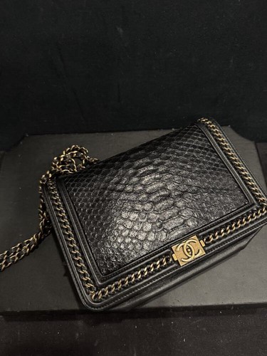 Bolso Chanel Python Niño Pequeño con Solapa Negro Piel de Serpiente con Caja y Bolsa para el Polvo - LS 335216 - Imagen 2 de 19
