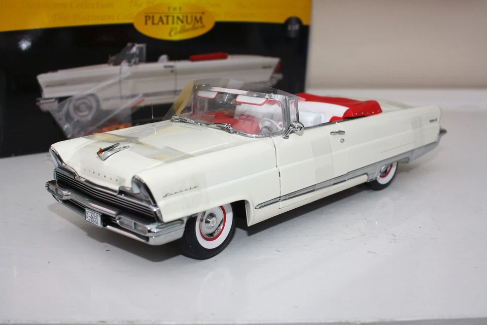 SUN STAR 1:18 PLATINUM COLLECTION 1956 LINCOLN PREMIERE OPEN CONVERTIBLE - Image 2 of 4
