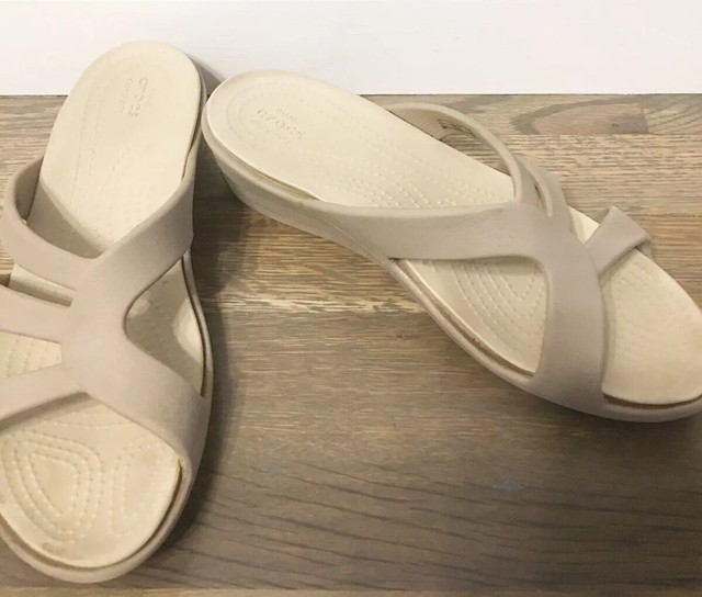 crocs sanrah strappy wedge sandal