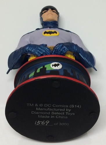 SIGNED Adam West TV Series Batman ’66 Diamond Select Exclusive Bust #1,569/3,000 - Picture 3 of 3