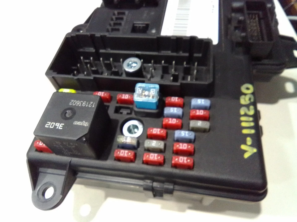 Модуль управления корпусом блока предохранителей 2007 C6 Corvette BCM 15916669 от оригинального производителя 6169-74 - Изображение 3 из 4