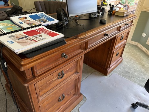 Desk, Solid Wood, Executive Style, 7 Drawers of different sizes. - Picture 4 of 7