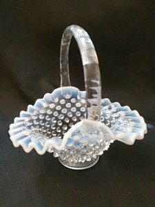 VINTAGE-FENTON-HOBNAIL-FRENCH-OPALESCENT-HANDLED-BASKET-MOONSTONE