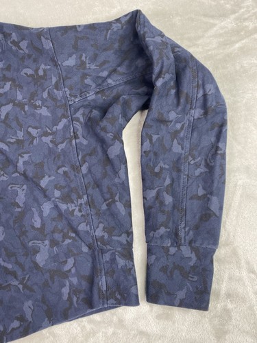 Athleta - WMNS XS - Camo Navy Farallon Printed Sweatshirt Crop - Travel Commute - Picture 3 of 9