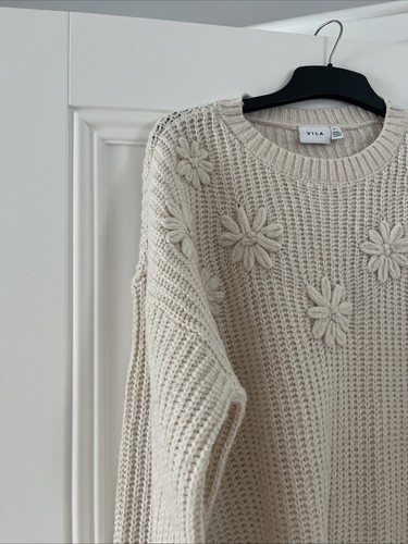 VILA Large Cream Knit Jumper With Embroidered Flowers - Picture 2 of 4