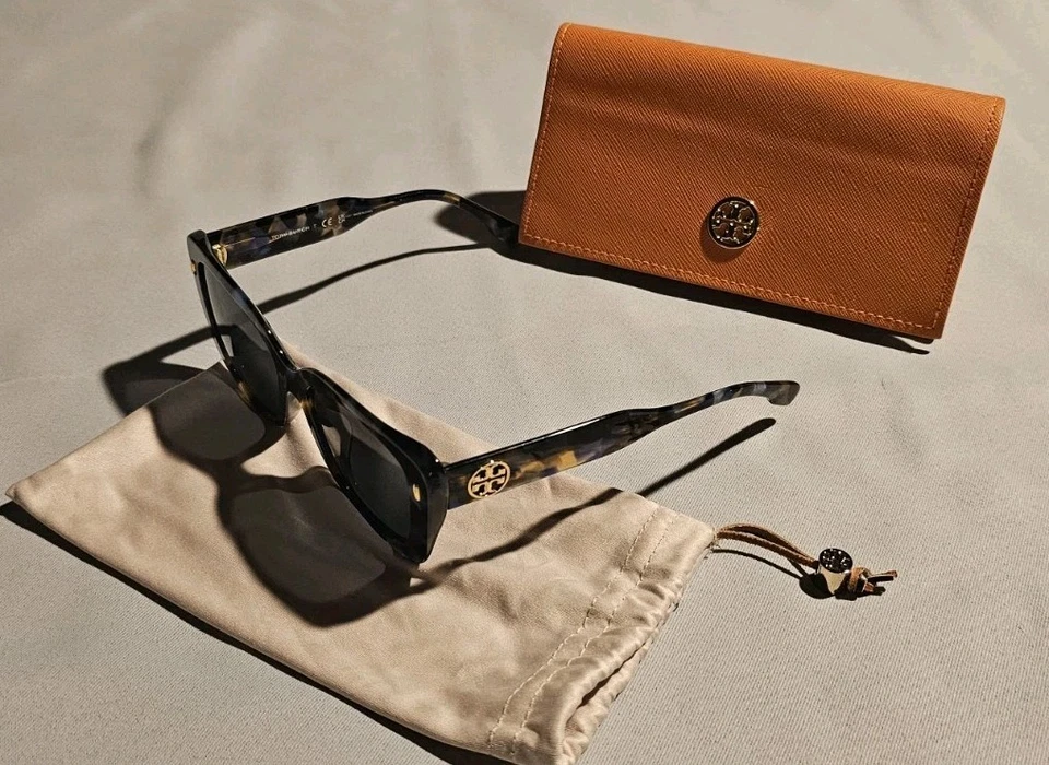 Женские солнцезащитные очки TORY BURCH TY7198U 195787 синие черепаховые темно-серые 54 мм - Изображение 2 из 4