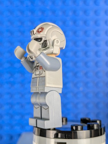 Lego Star Wars: AT-AT Driver - Dark Red Imperial Logo sw0581 Set 75054 - Picture 7 of 8