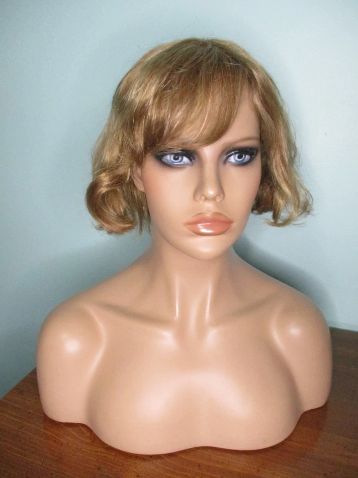 Peluca BOB retro rubia arena 4" - 7" #15B con BANGS de RAQUEL WELCH - FIBRALITE Foto 2 de 4