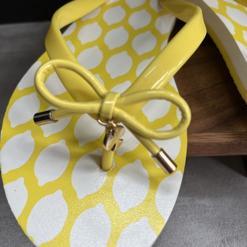 KATE SPADE Yellow Lemons Bow Thong Flip Flop Sandals Gold Spade Hang Tag - Picture 2 of 8
