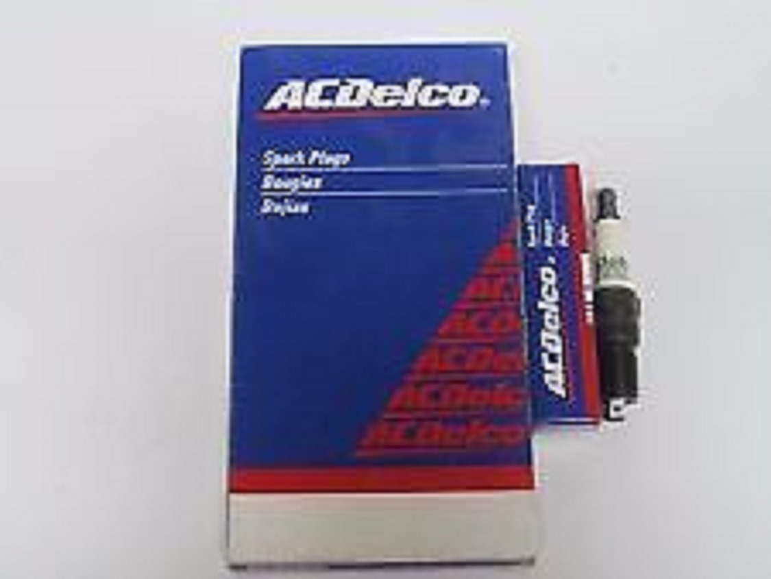 SET OF 6 ACDELCO SPARK PLUGS 41-606