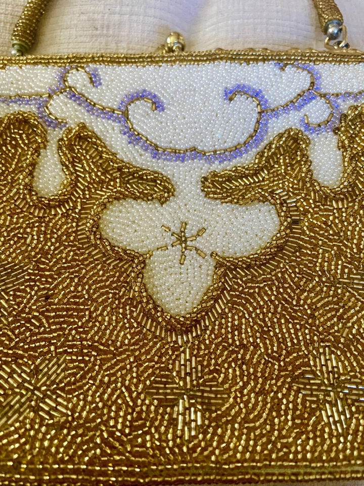 Vintage Beaded Evening Bag Cream ,Gold And Lavender With Purple Satin Lining Foto 2 de 4