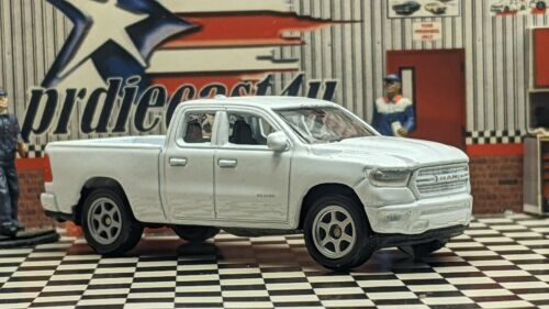 Modèle Réduit RAM 1500 2019 Par WELLY - Échelle 1:27 - Argenté - Portes Ouvrantes - Neuf